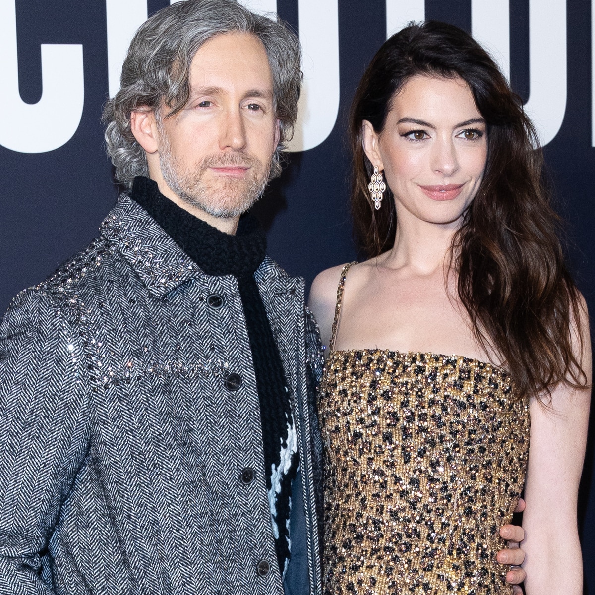 Anne Hathaway revela el dulce regalo de aniversario de su esposo Adam Shulman