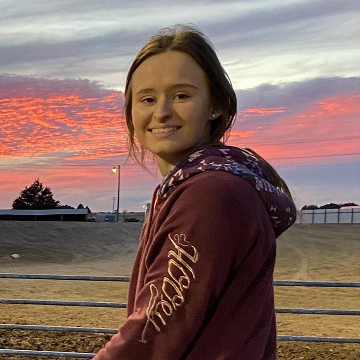 Miss Teen Rodeo Kansas Emma Brungardt เสียชีวิตเมื่ออายุ 19 ปีหลังจากรถชน