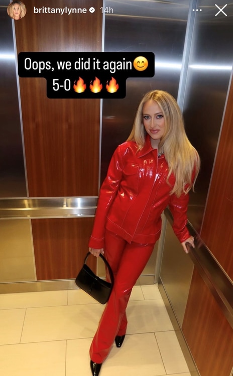 Brittany Mahomes ที่ตั้งครรภ์ส่งตัว Britney Spears ระหว่างเกม Chiefs