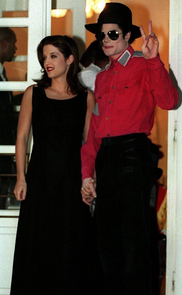 Lisa Marie Presley เล่าให้ Michael Jackson เป็นสาวพรหมจารีเมื่ออายุ 35 ปีใน Memoir