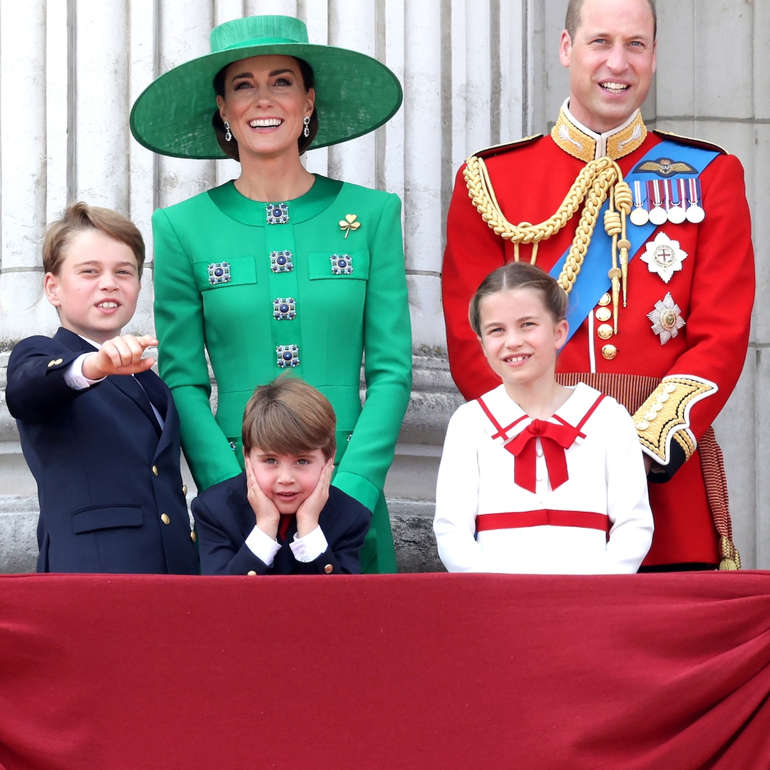Prince William and Kate Middleton Share Family Photo in Holiday Card  Prince William and Kate Middleton Share Family Photo in Holiday Card
