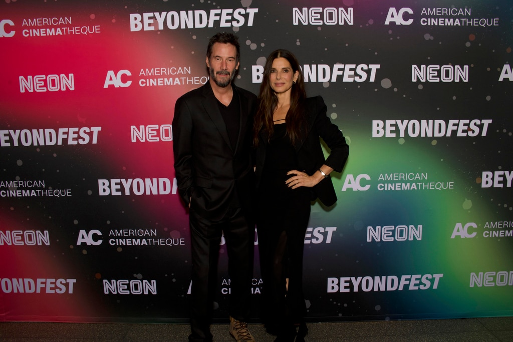 Sandra Bullock ปรากฏตัวบนพรมแดงที่หายากระหว่างงาน Speed ​​Reunion