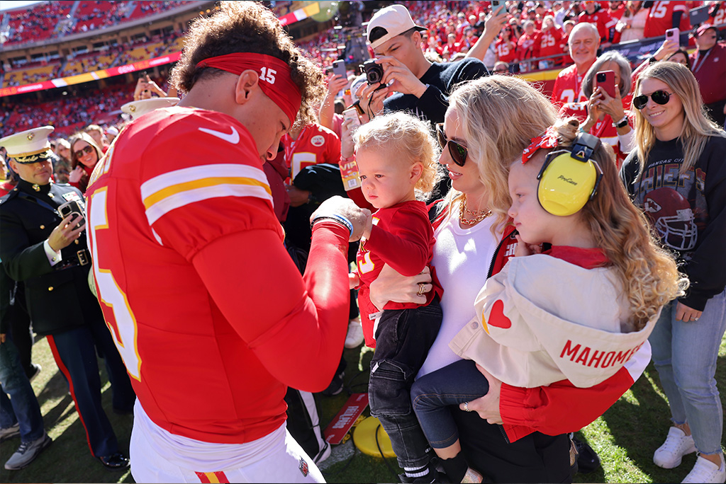 Proof Patrick Mahomes and Brittany Mahomes' Newborn Baby Girl Is Already Kansas City Royalty - News