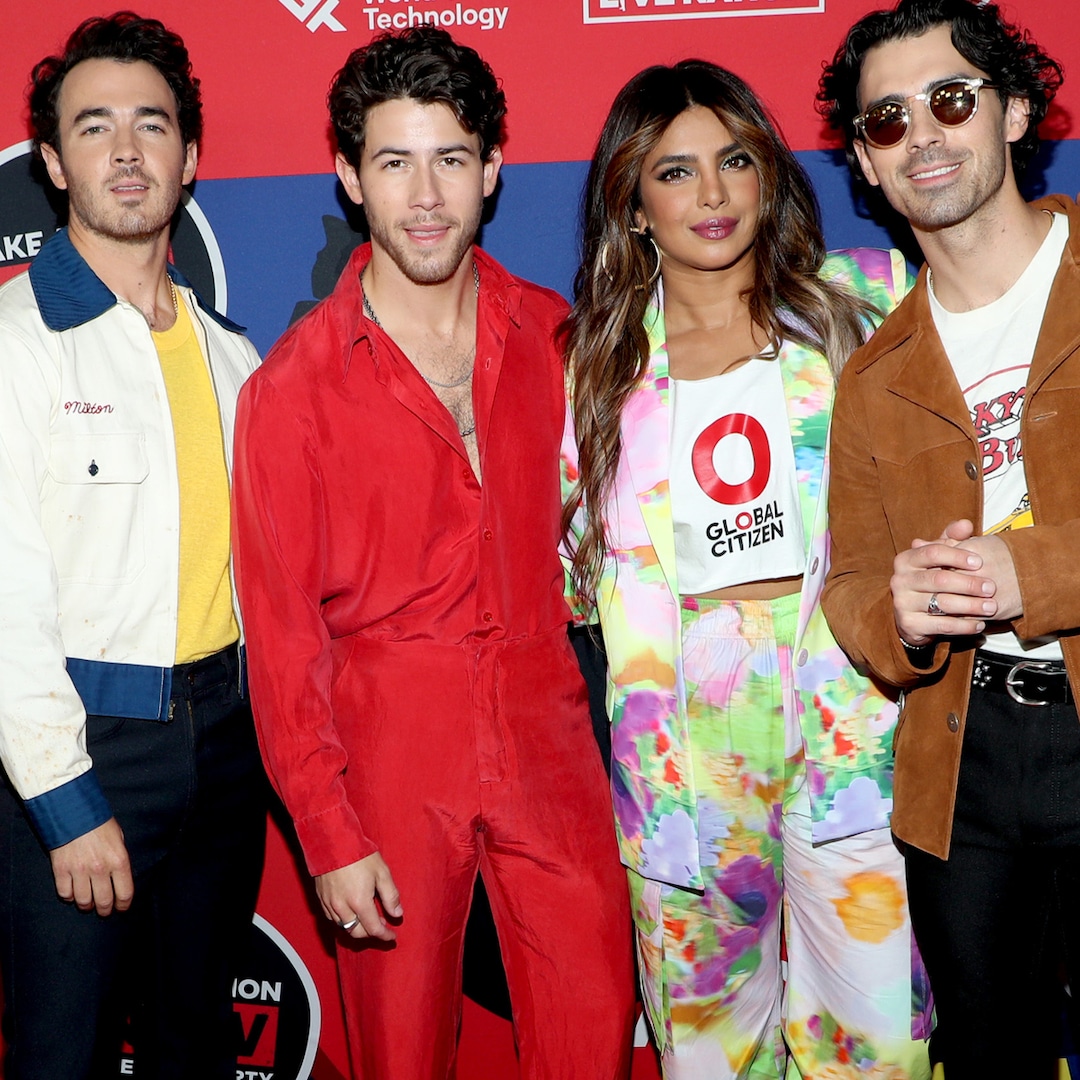 Priyanka Chopra Teaming Up With Nick Jonas, Joe Jonas and Kevin Jonas for Holiday Movie – E! Online Priyanka Chopra Teaming Up With Nick Jonas, Joe Jonas and Kevin Jonas for Holiday Movie – E! Online