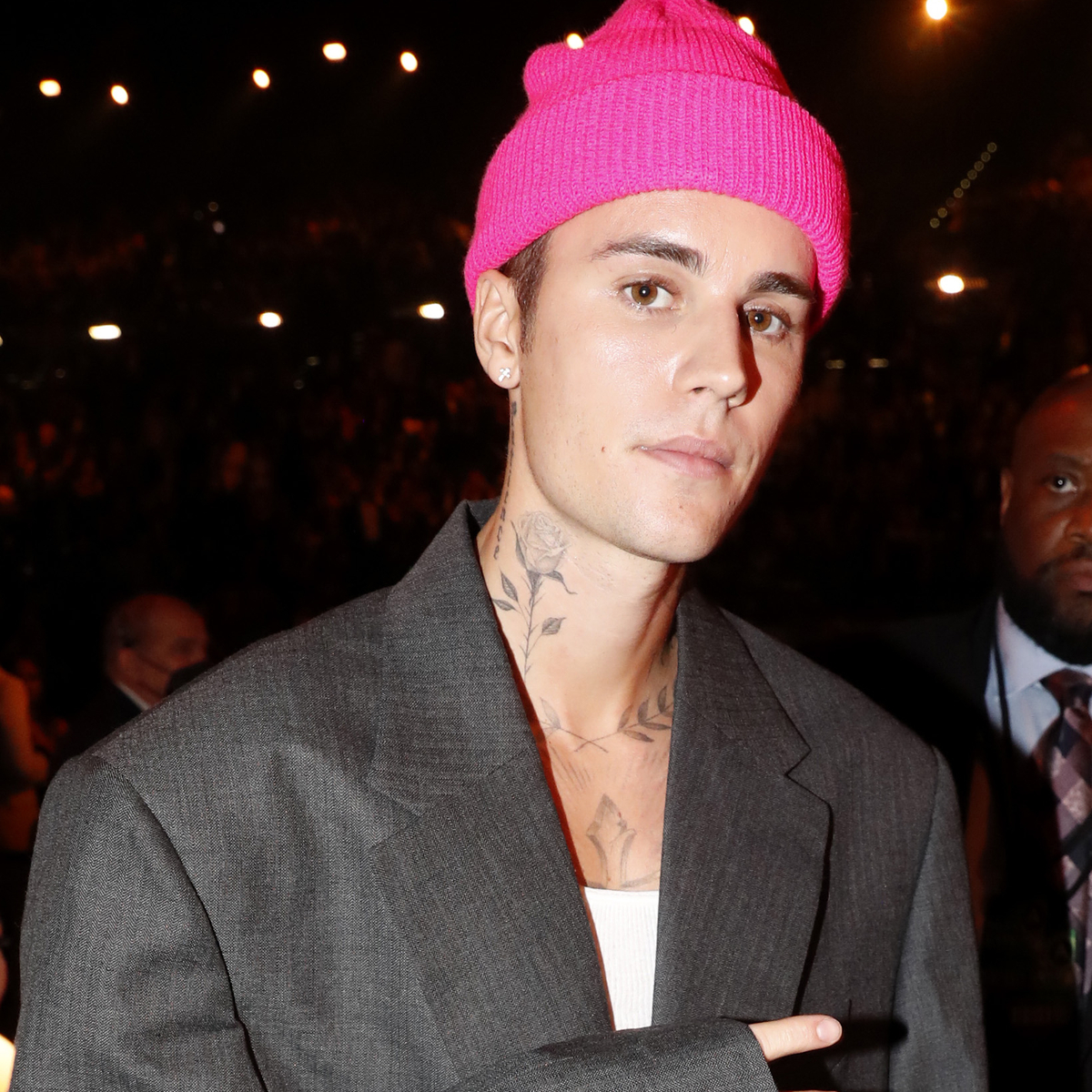 Justin Bieber bekerja "Masalah kemarahan" Sambil mendukung Hailey Bieber