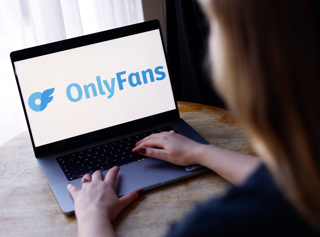 OnlyFans logo, OnlyFans controversy