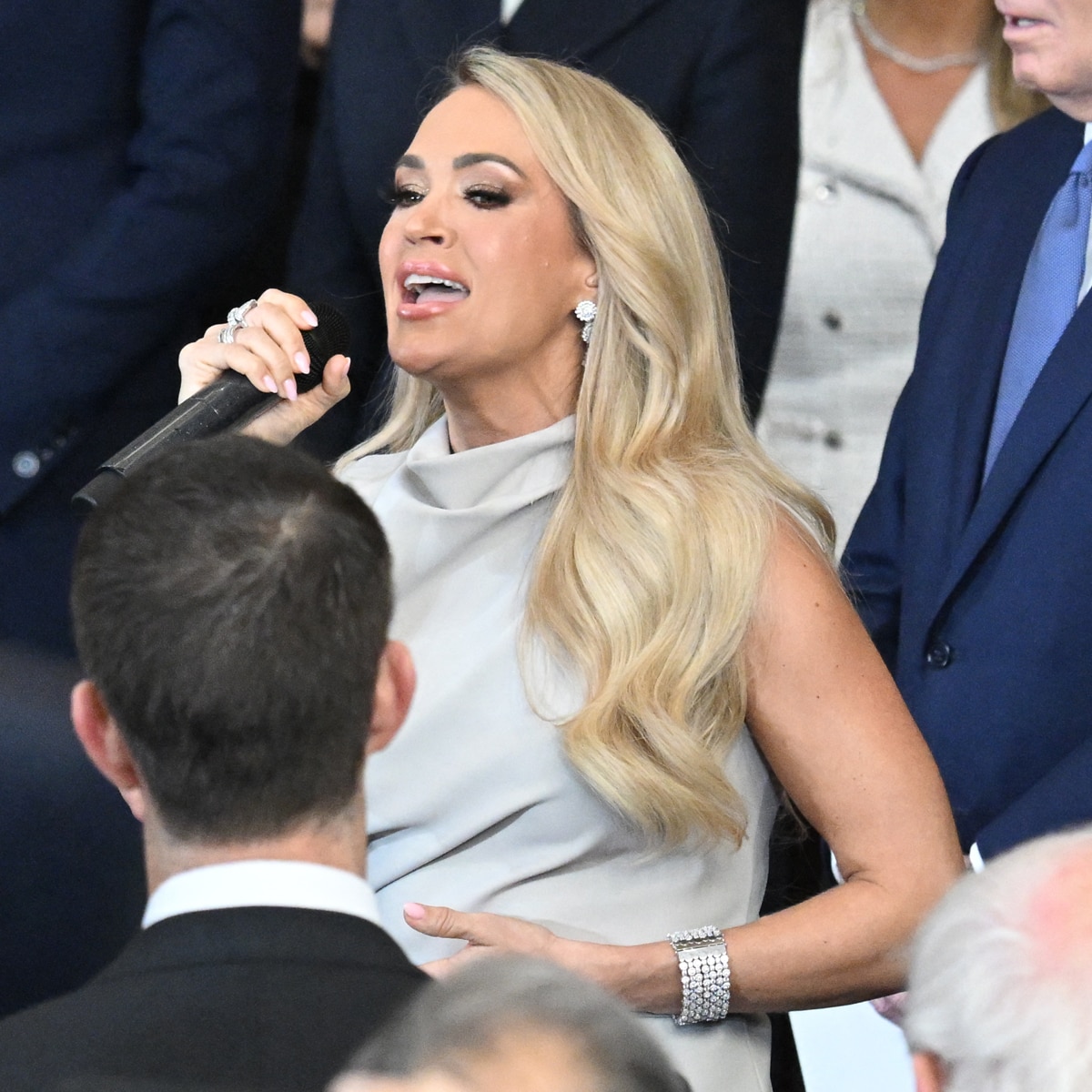 Carrie Underwood Performs A Capella After Audio Mishap at Inauguration