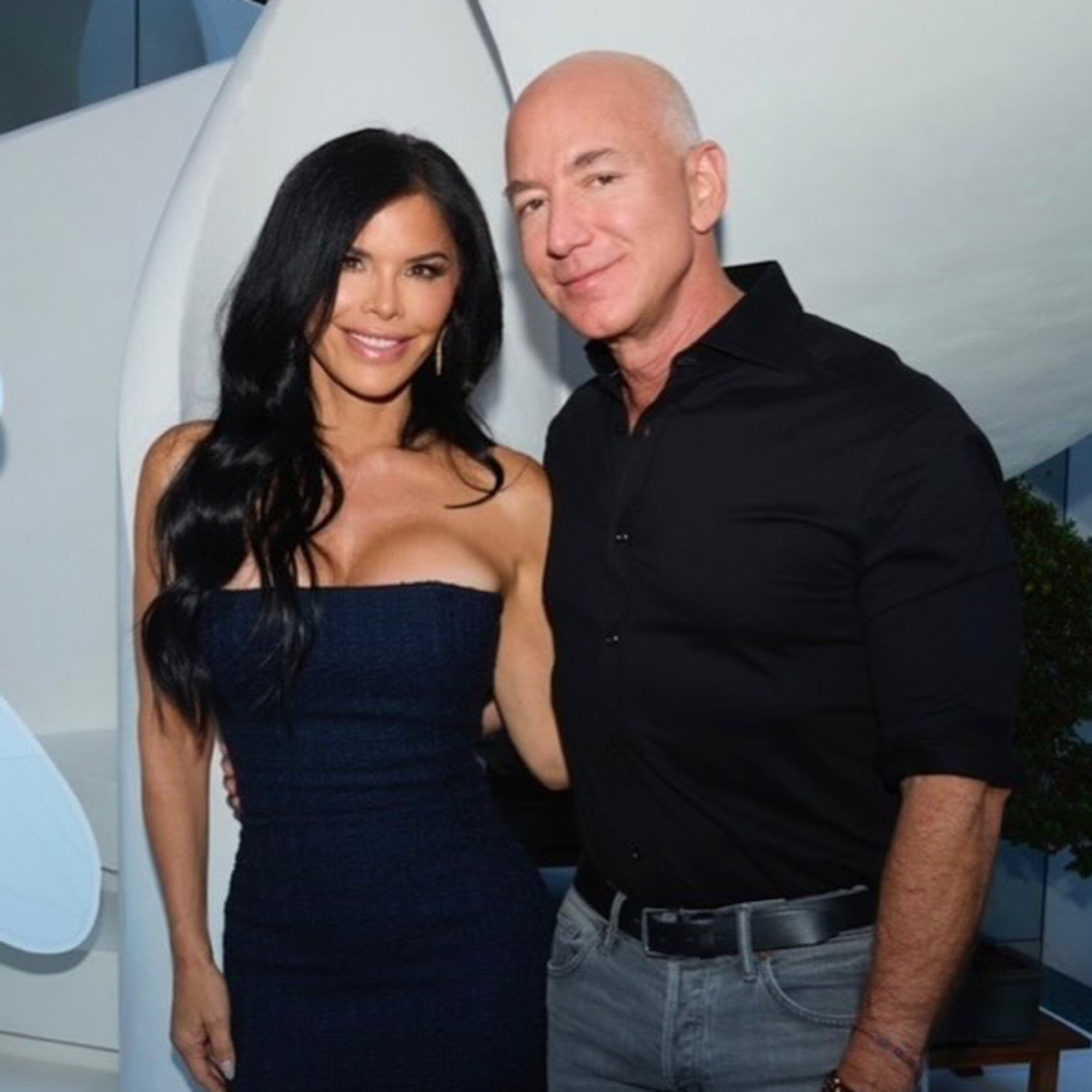 Jeff Bezos’ Fiancée Lauren Sánchez Shares Cryptic Message