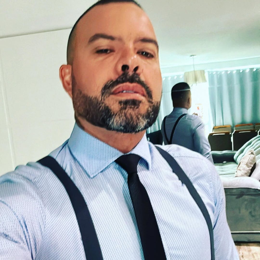 Influencer Ricardo Godoi Dead at 45 After Going Under General Anesthesia for Back Tattoo – E! Online Influencer Ricardo Godoi Dead at 45 After Going Under General Anesthesia for Back Tattoo – E! Online