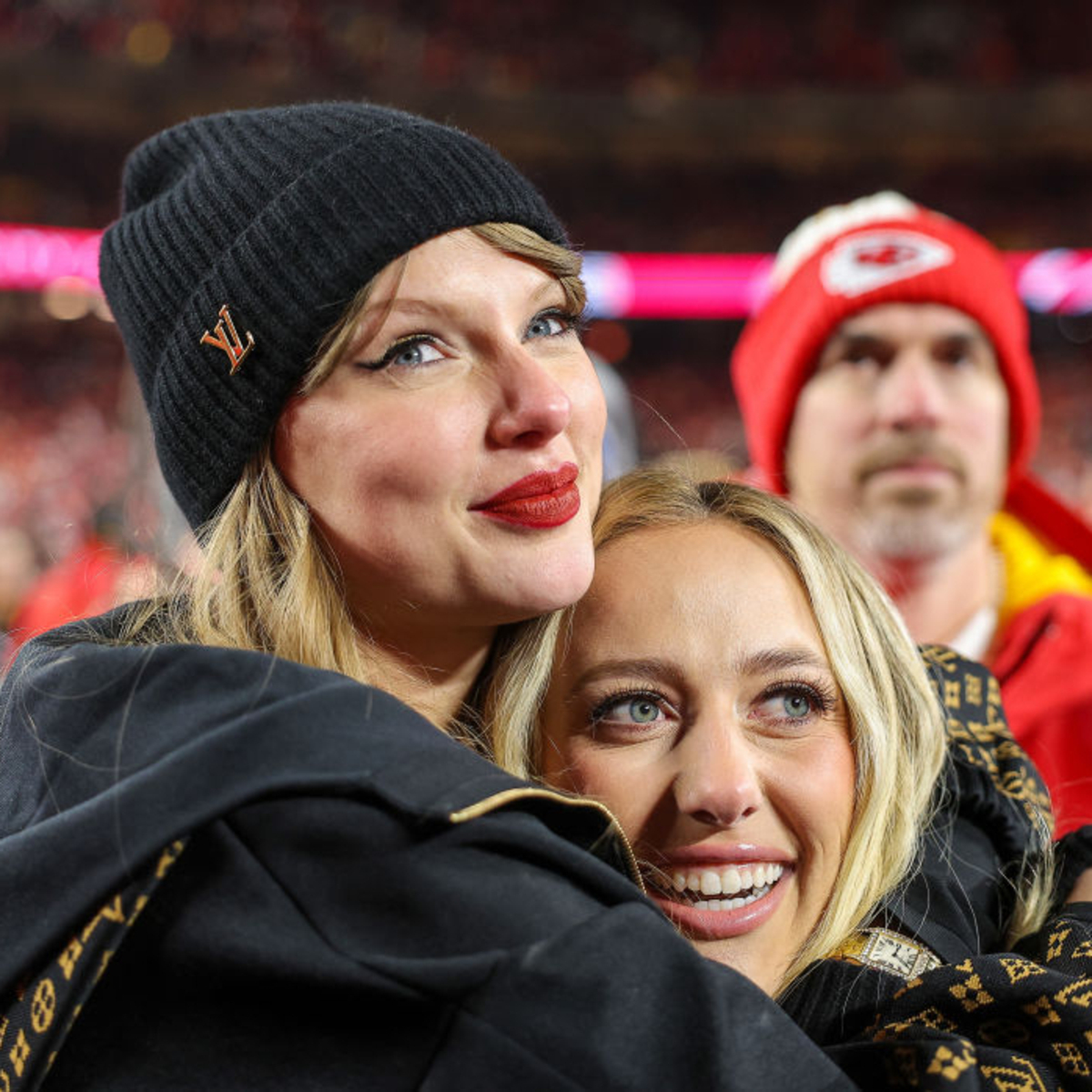 Taylor Swift and Brittany Mahomes Reunite on the Field After Chiefs AFC Win - E! Online