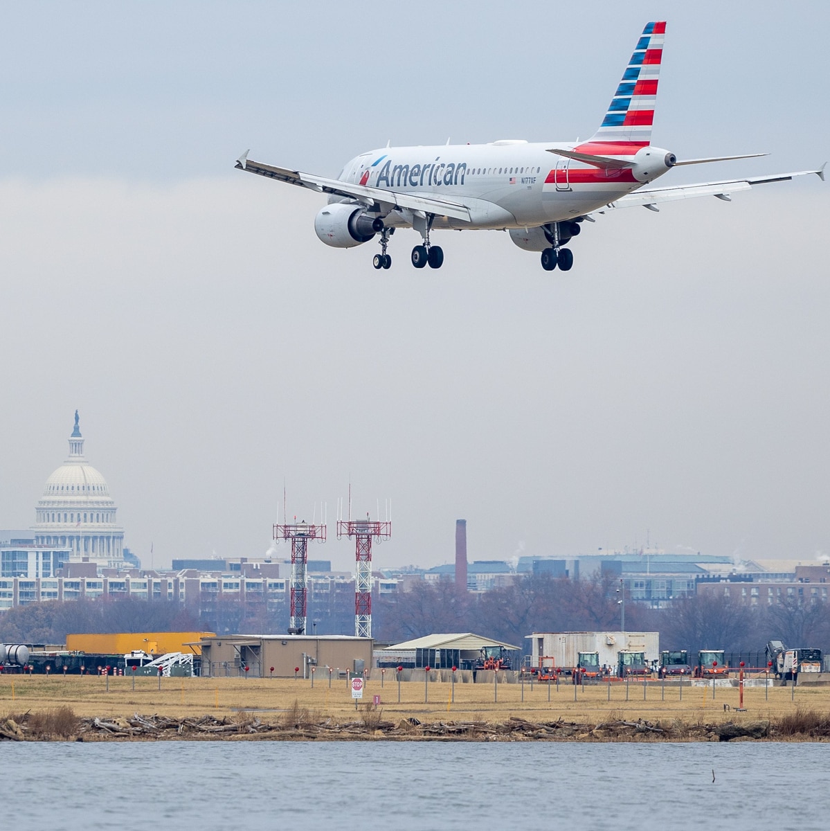 American Airlines Flight flying to Reagan National Airport