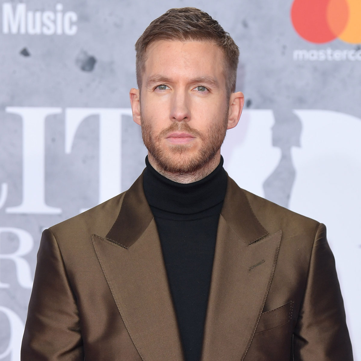 Calvin Harris Looks So Different With Long Hair & Beard Transformation