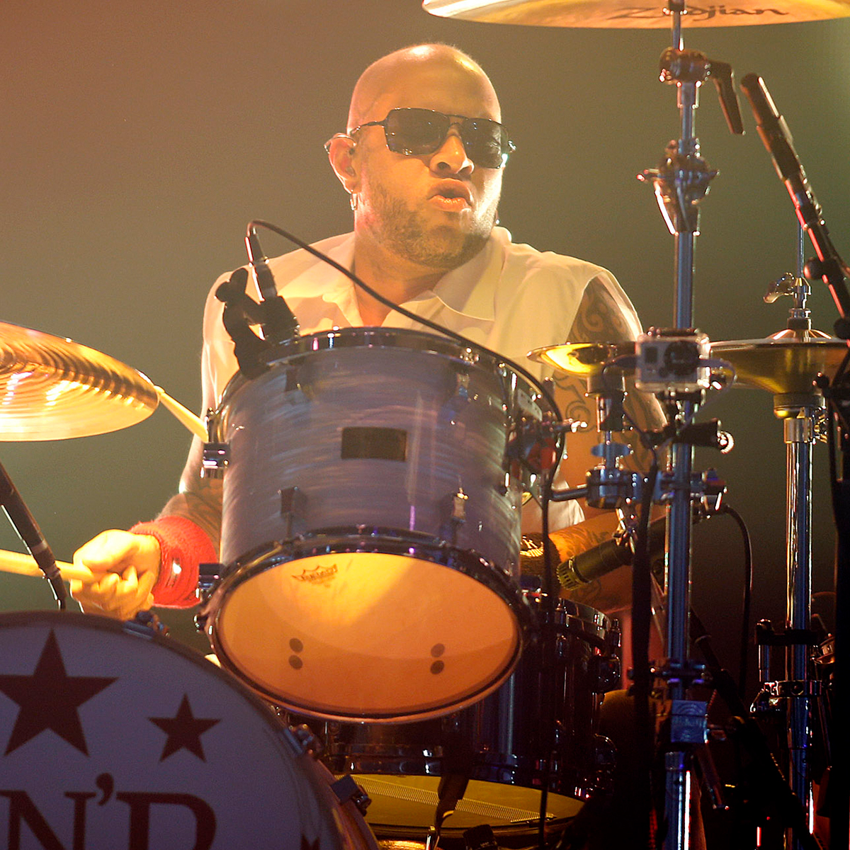 Drummer Guns N ‘Roses Frank Ferrer meninggalkan band setelah 19 tahun