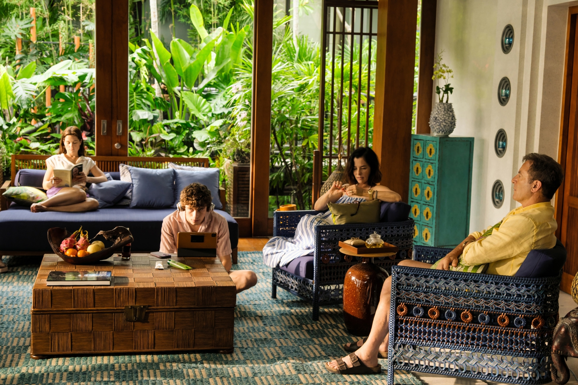 Sarah Catherine Hook, Sam Nivola, Parker Posey, Jason Isaacs, The White Lotus Season 3, Four Seasons Resort Koh Samui Thailand
