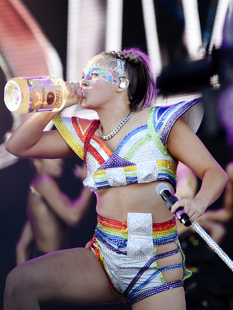 JoJo Siwa, alcohol