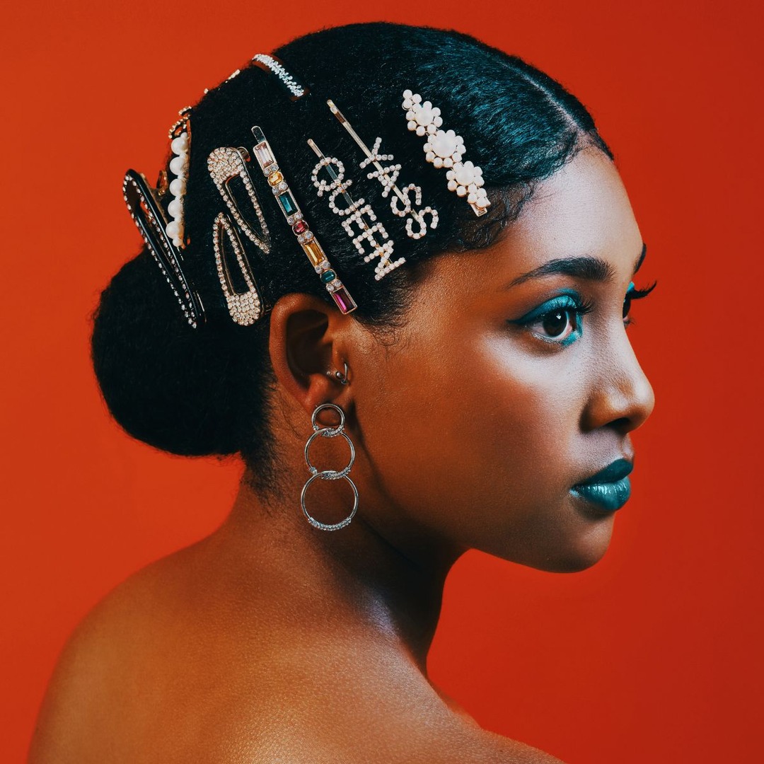 Turn Heads in These Trendy Claw Clips, Headbands, Scrunchies, and More – E! Online Turn Heads in These Trendy Claw Clips, Headbands, Scrunchies, and More – E! Online