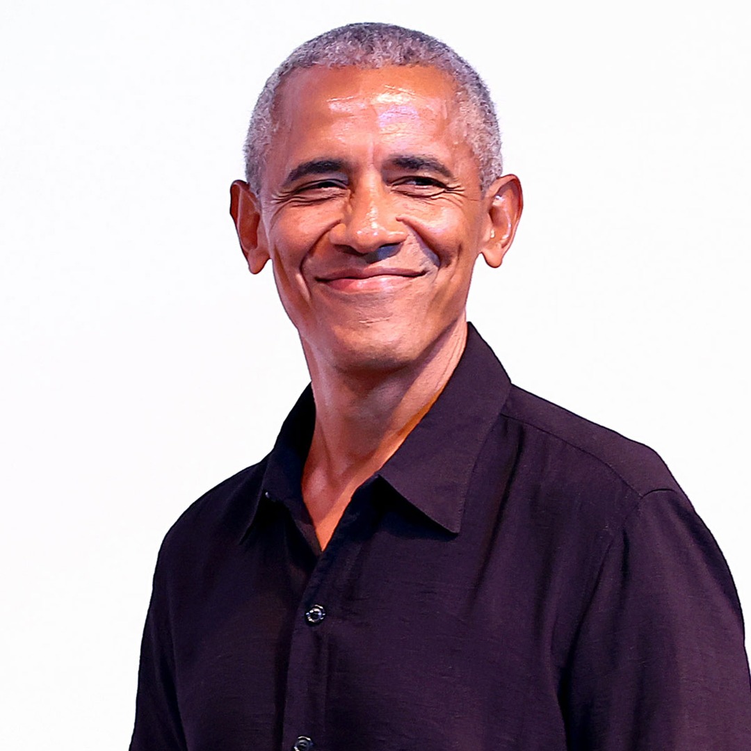 Barack Obama Reacts to Photobombing a Family’s Photo Shoot With Kids – E! Online Barack Obama Reacts to Photobombing a Family’s Photo Shoot With Kids – E! Online