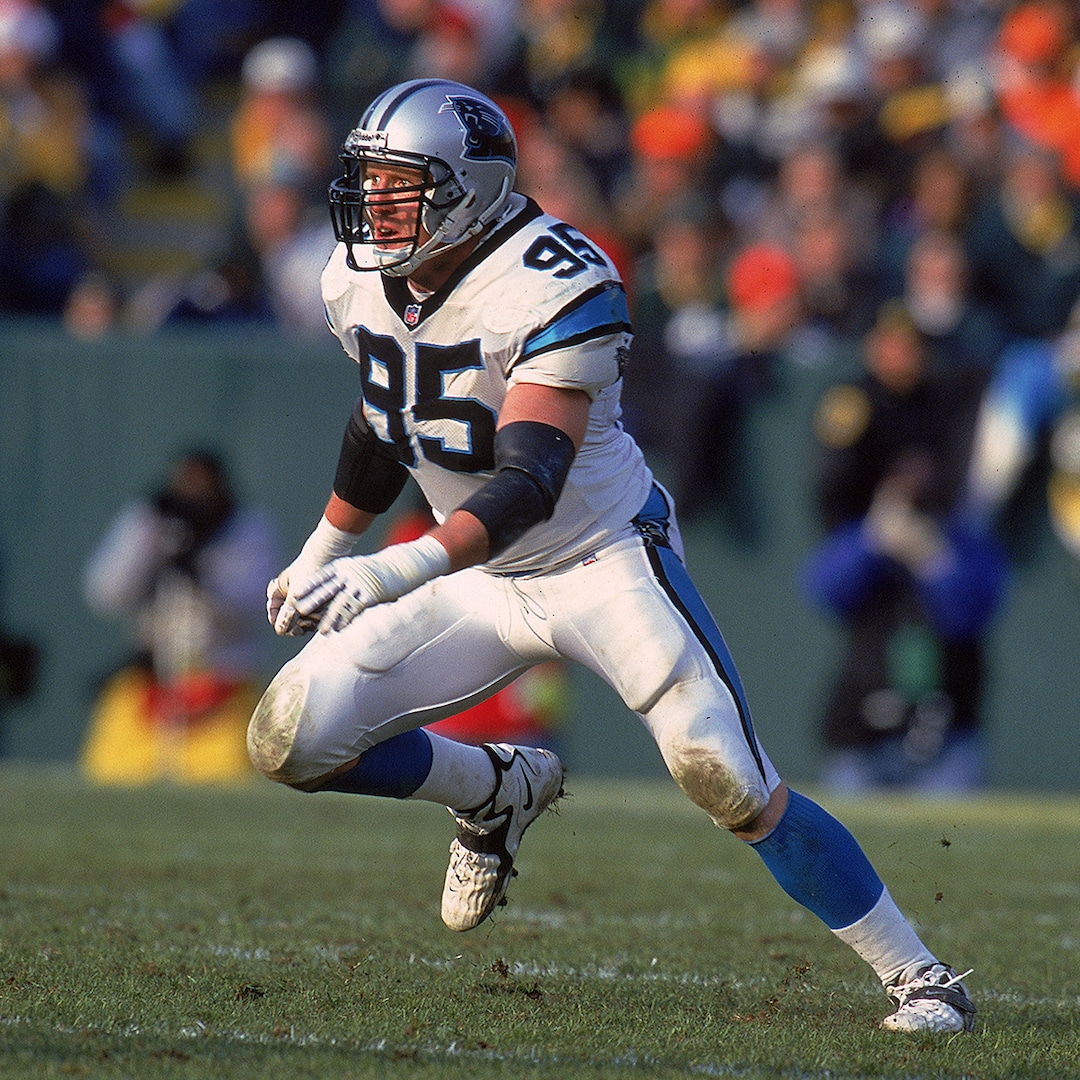 Carolina Panthers Alum Dean Wells Dead at 54 After Cancer Battle – E! Online Carolina Panthers Alum Dean Wells Dead at 54 After Cancer Battle – E! Online