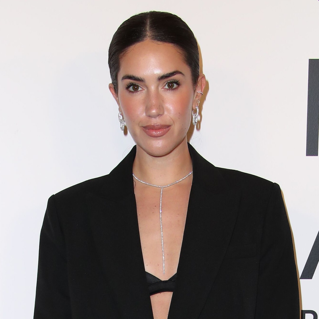 TikToker Tinx Addresses Ghostwriter Allegations for Hotter in the Hamptons Book TikToker Tinx Addresses Ghostwriter Allegations for Hotter in the Hamptons Book