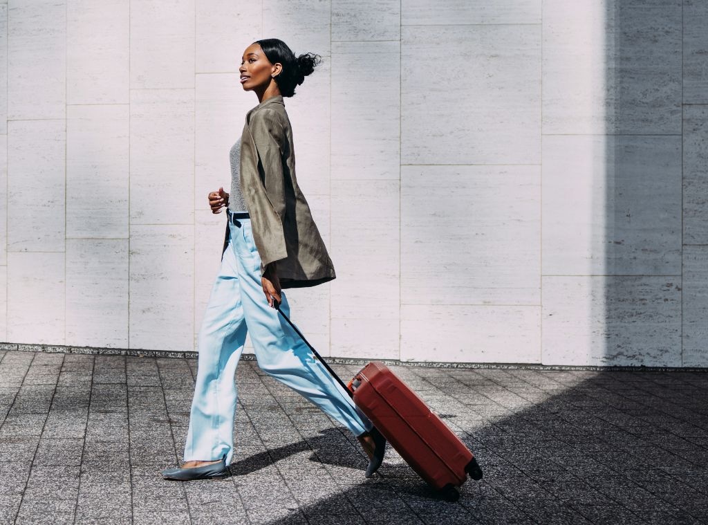 airport outfits hero image.jpg