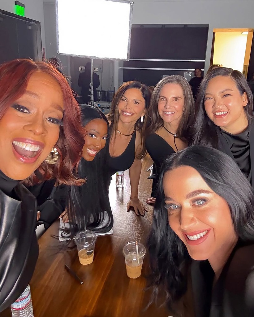 Blue Origin Space Crew, Gayle King, Katy Perry, Lauren Sanchez, Aisha Bowe, Amanda Nguyen and Kerianne Flynn