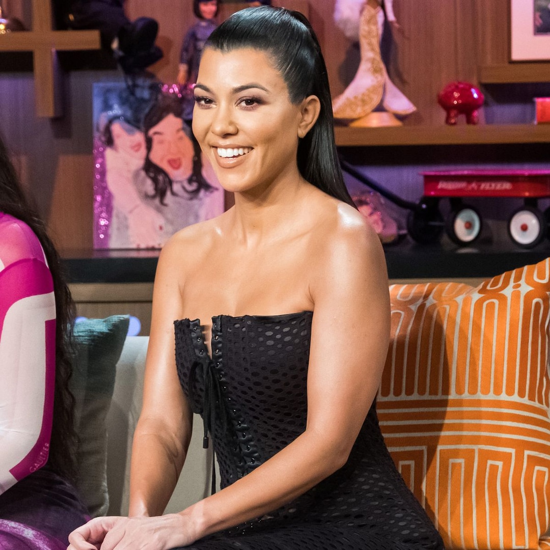 Kourtney Kardashian and Khloe Kardashian Agree Going to School is “So Dated”  Kourtney Kardashian and Khloe Kardashian Agree Going to School is “So Dated”