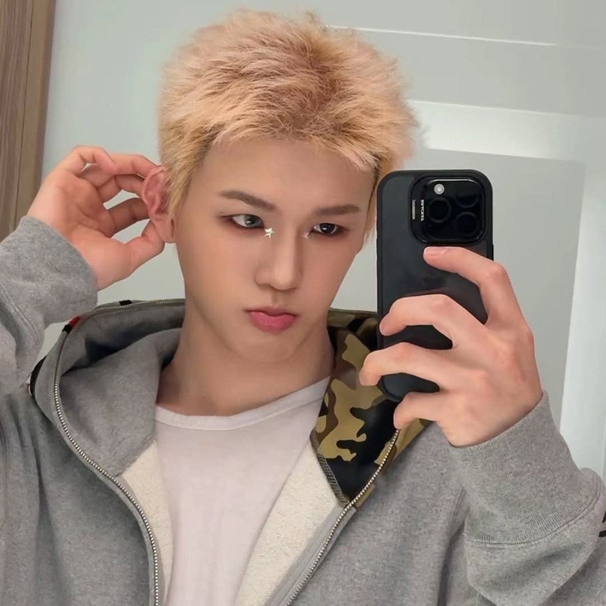 Singer Bain, Member of K-Pop Boy Band Just B, Comes Out as Gay Bain From Just B, Instagram