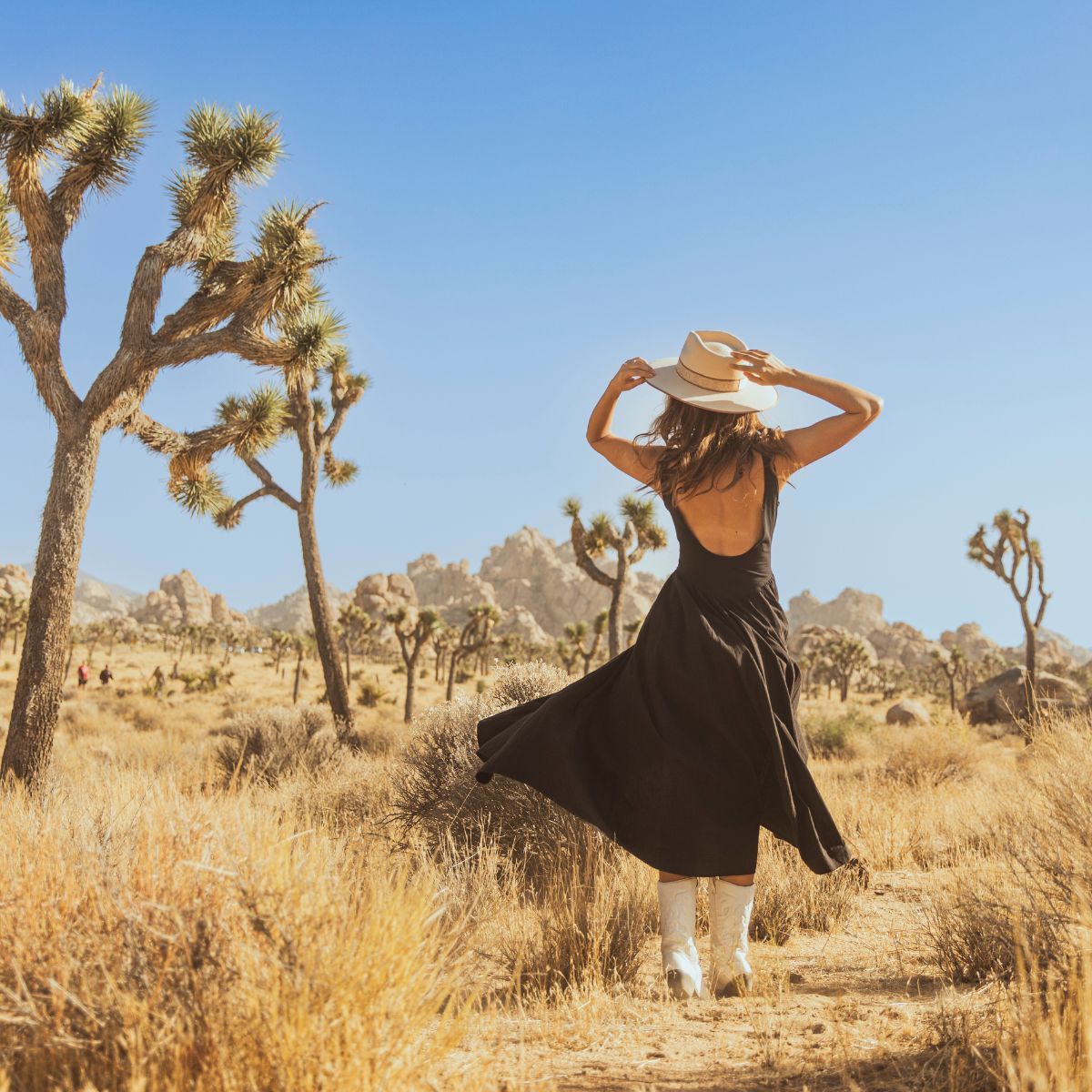 Look Great, Avoid Sunburns, & Stay Hydrated on Your Desert Vacation