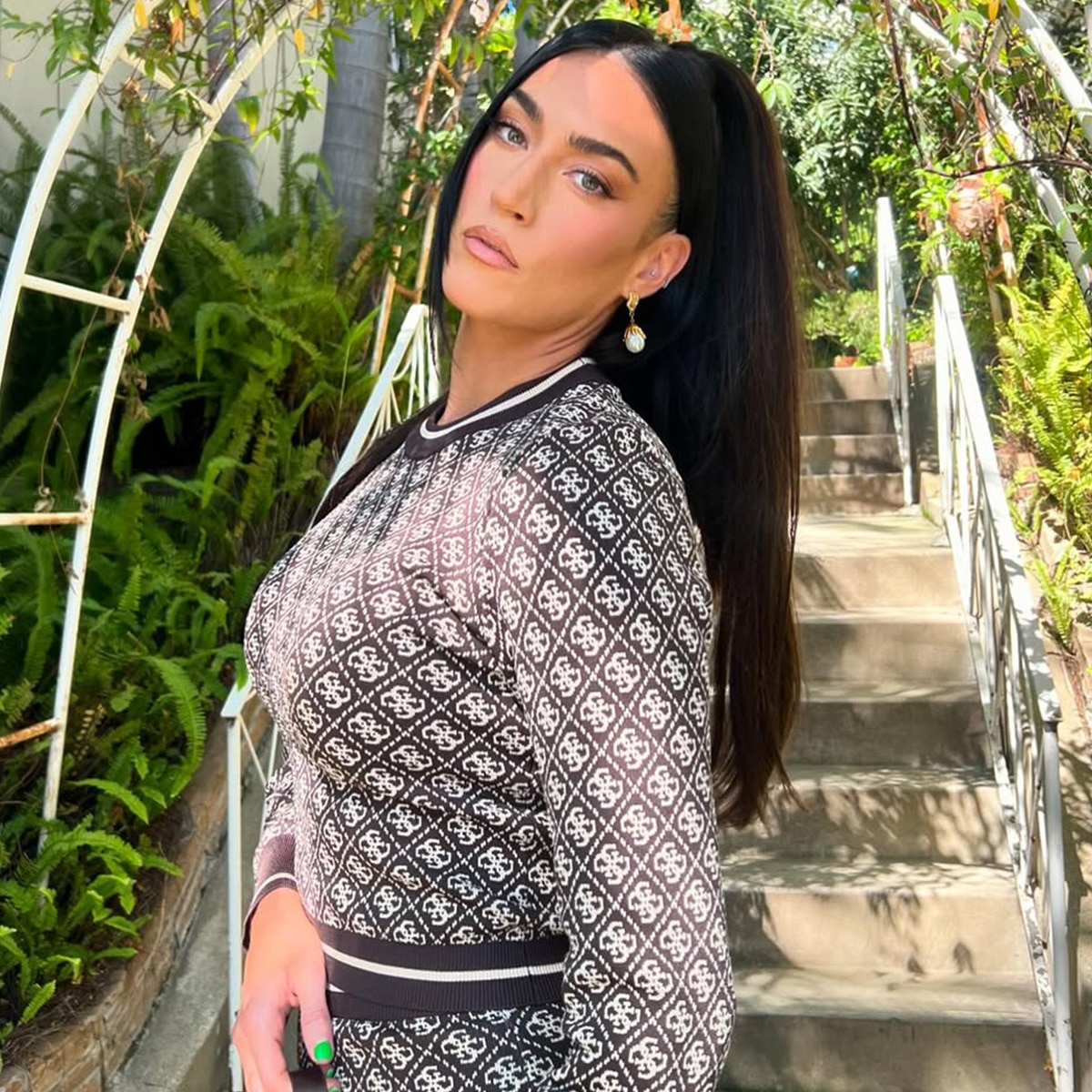 Jenn Lagron, Instagram