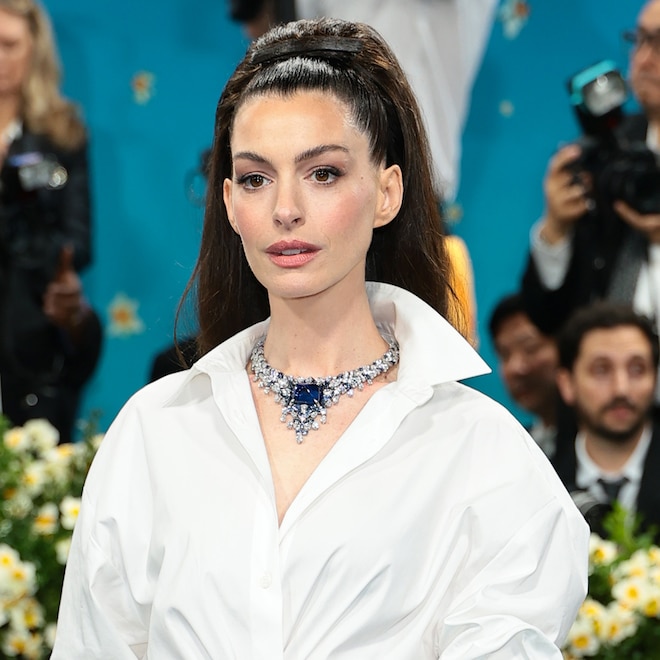 Anne Hathaway arrives at Met Gala 2025 red carpet