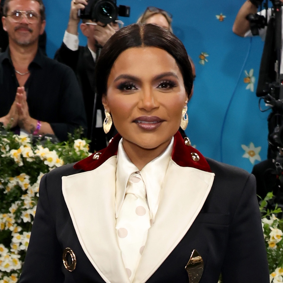 Mindy Kaling Proves She S Running Point At Met Gala 2025 In Regal Suit B93c0ddd Fc64 4e8c 84c2 Fd47bdee0ee4 1746489119