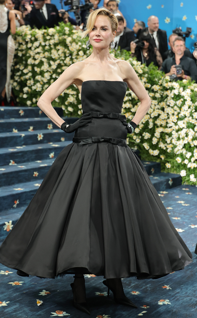 Nicole Kidman arrives at Met Gala 2025 red carpet 