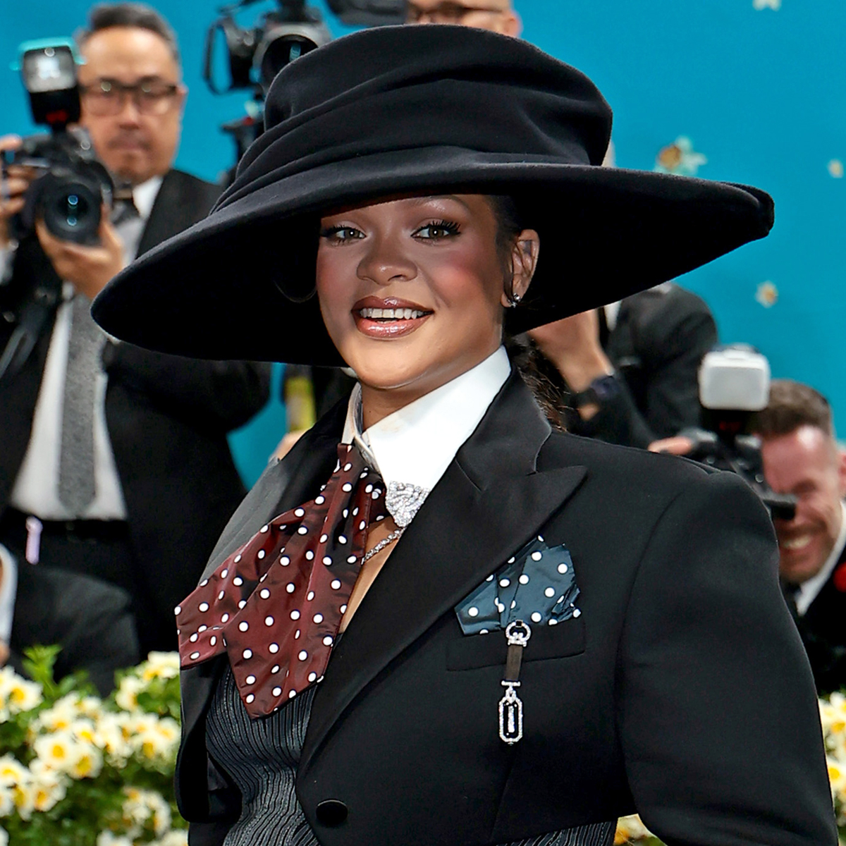Met Gala 2025: Pregnant Rihanna Shows Off Baby Bump on Red Carpet