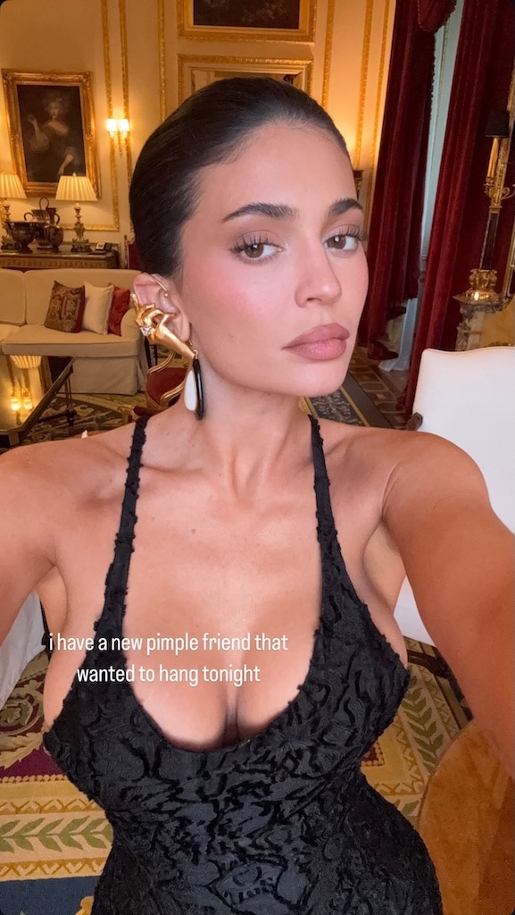 Kylie in Timothée prvič skupaj na rdeči preprogi, a pred tem ni šlo vse po planu (FOTO)