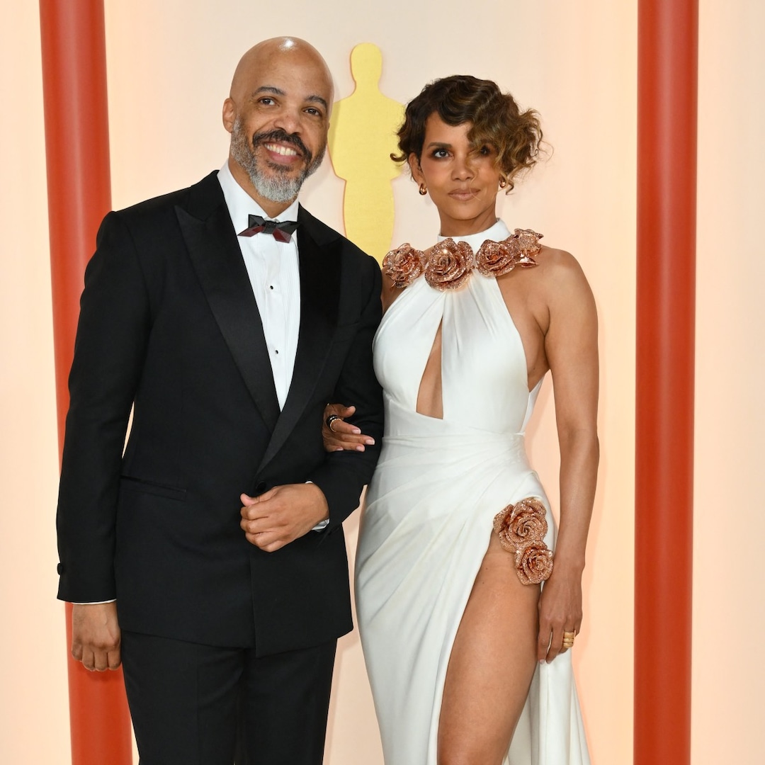 Halle Berry Shares Intimate Video in Bed With Boyfriend Van Hunt Halle Berry Shares Intimate Video in Bed With Boyfriend Van Hunt