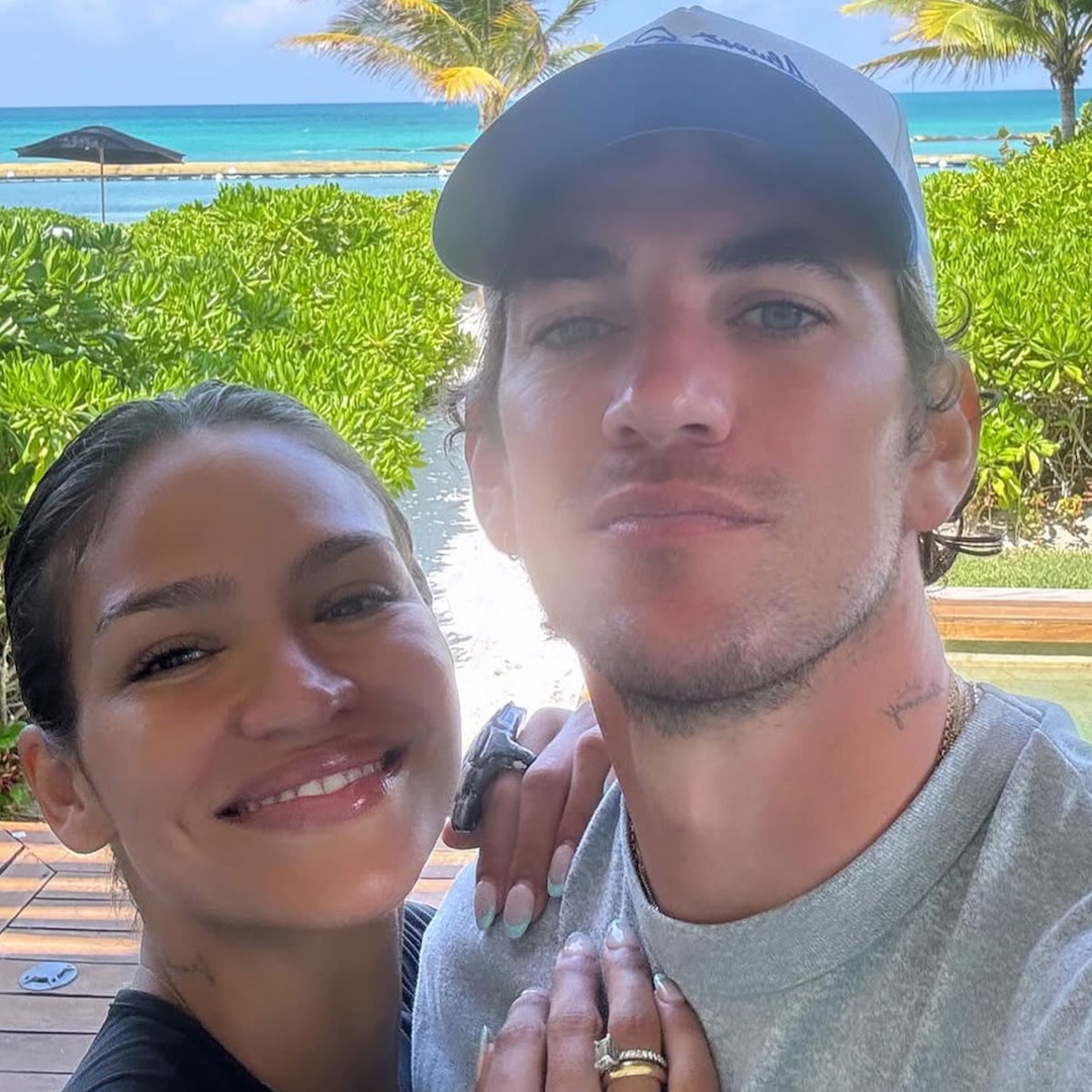 Съпругът на Каси Вентура Алекс Файн присъства на процеса за