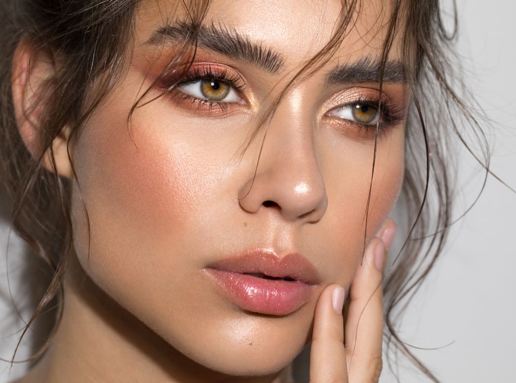 summermakeupunder25 Hero Image.jpg