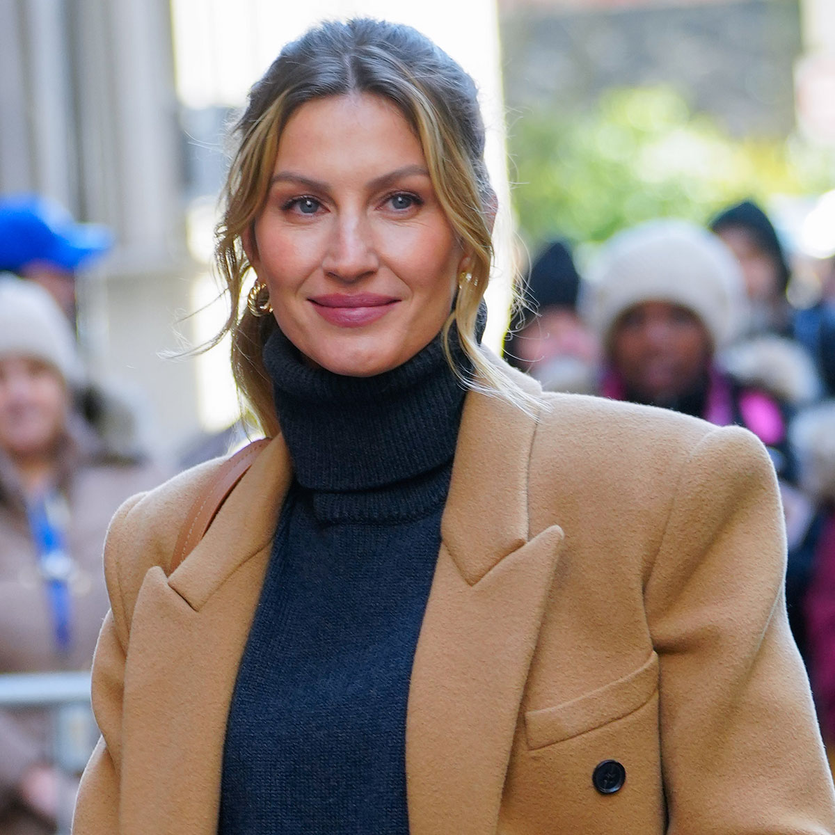 
                        Gisele BÃ¼ndchen SharesÂ Rare LookÂ at Boyfriend Joaquim Valente
   ...