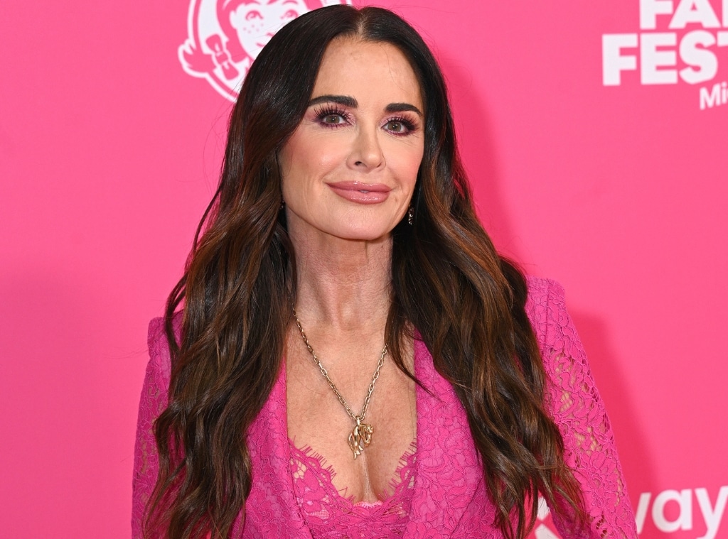 Kyle Richards Has 6 Dogs and 1 Kitten—Here's Her Hack to Keep Pet Hair Off Clothes and Furniture 11 Shop Kyle Richards Pet Products