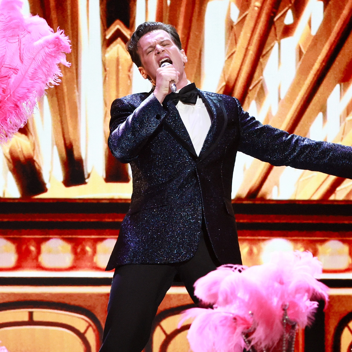 Tonys 2025: Keanu Reeves Reacts to Being Straddled By Jonathan Groff