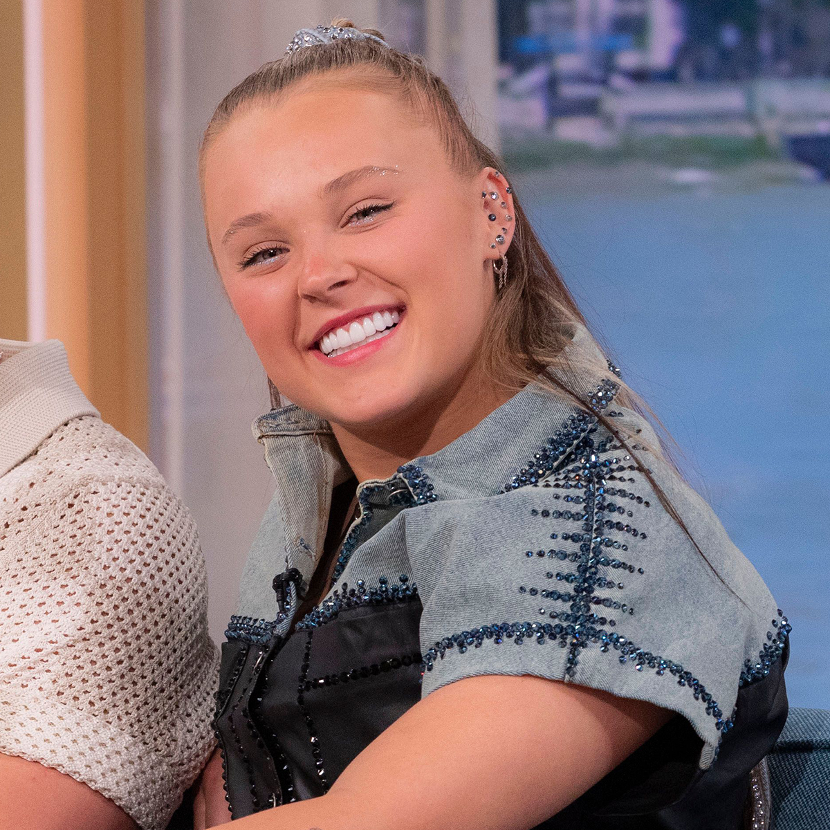 JoJo Siwa Clarifies Sexuality While Dating Chris Hughes