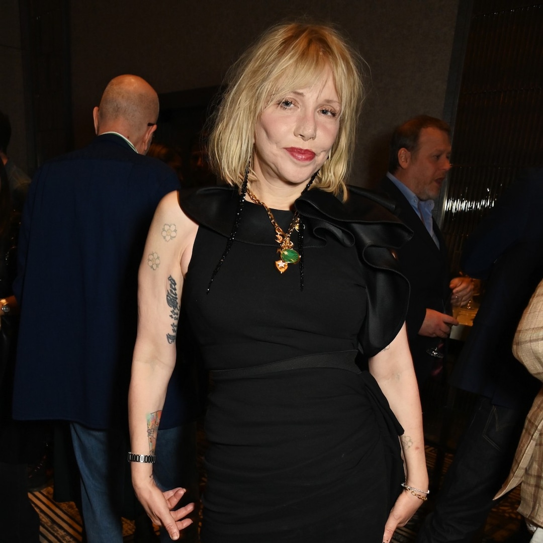Courtney Love Reveals She Has a “Friend With Benefits” Courtney Love Reveals She Has a “Friend With Benefits”