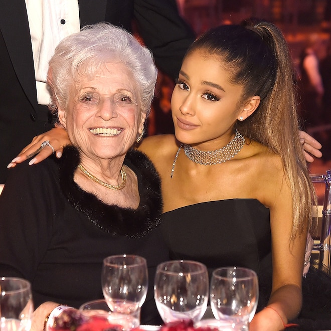 Ariana Grande mourns loss of Nonna