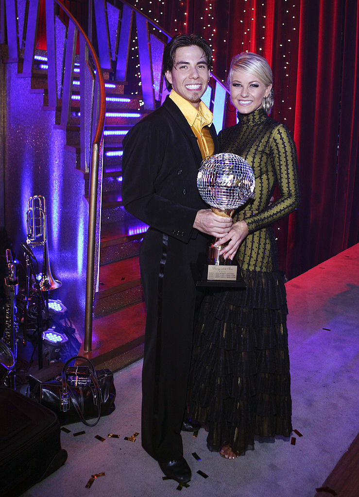 Julianne Hough, Apolo Orno