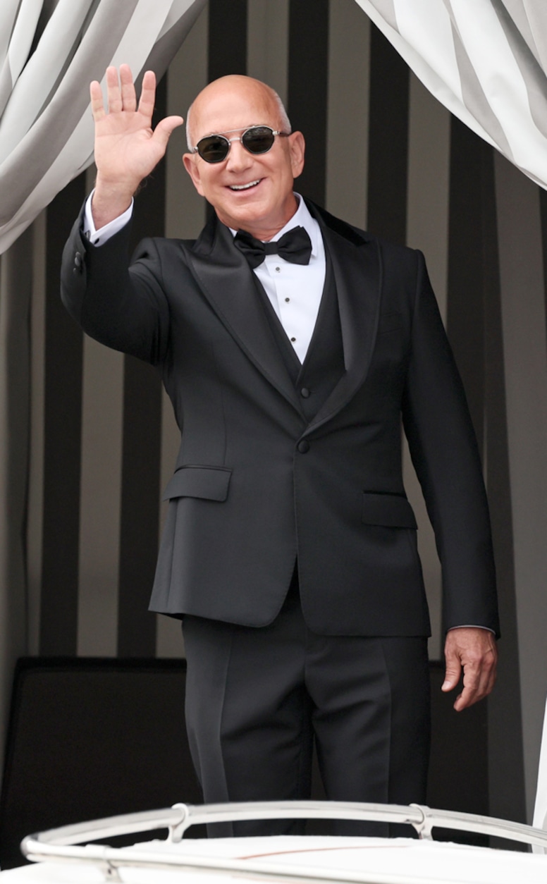 Jeff Bezos leaves his hotel, Jeff Bezos and Lauren Sanchez wedding