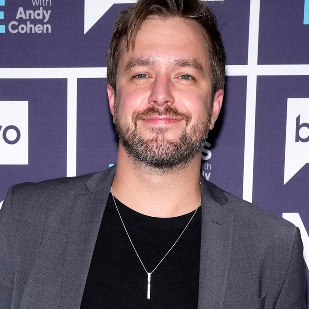 Iain Stirling на Love Island разкрива 14-часовия си работен график за гласуване на американски и британски предавания 