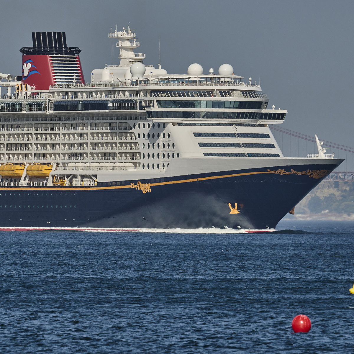 Disney Cruise Passengers on Dad Jumping Overboard to Save Daughter