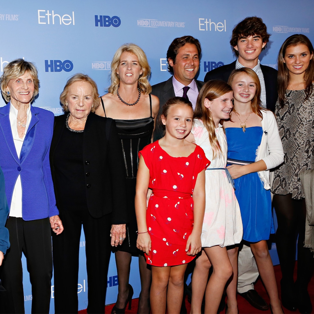 бившият президент Джон Ф Кенеди и Робърт Ф Кенеди младши