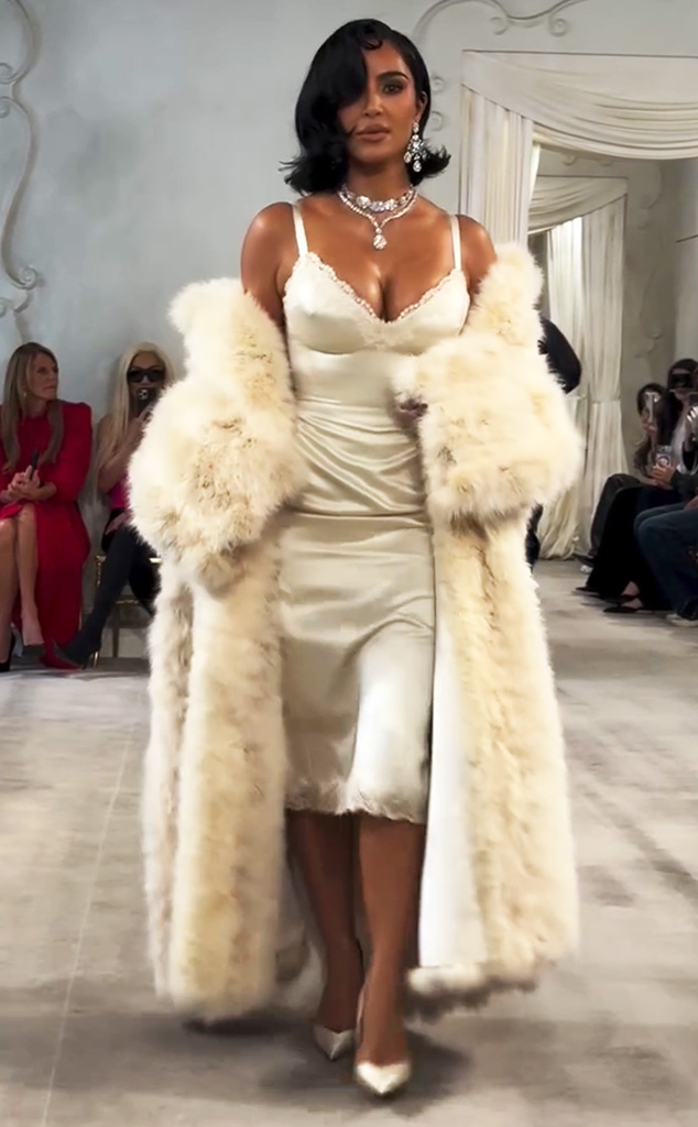 eonline.com/news/1419651...