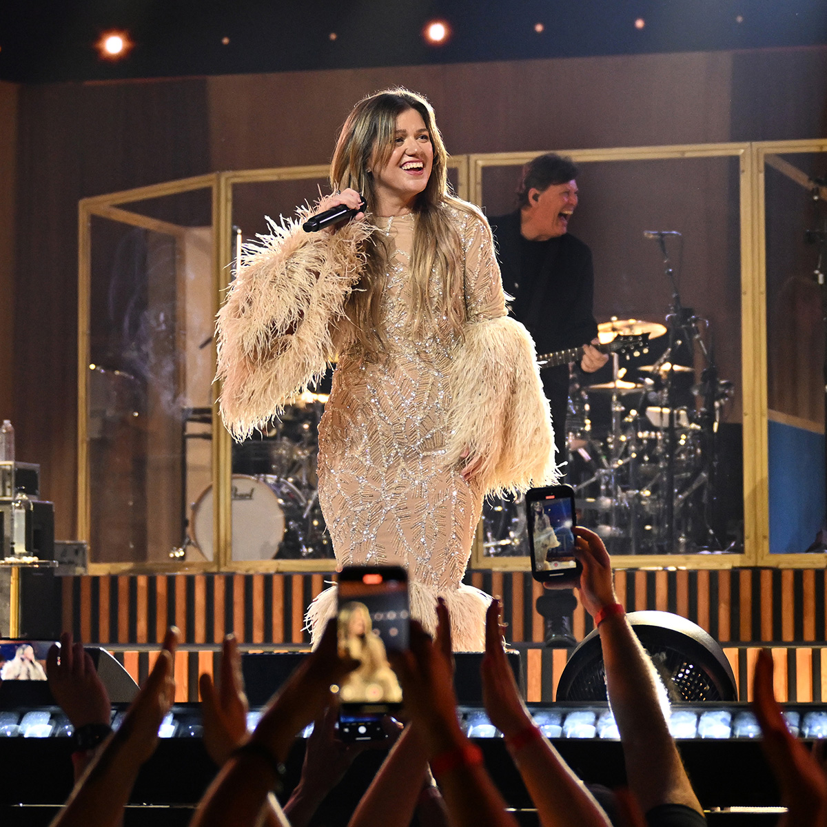 Kelly Clarkson Apologizes After Las Vegas Residency Show Cancellation